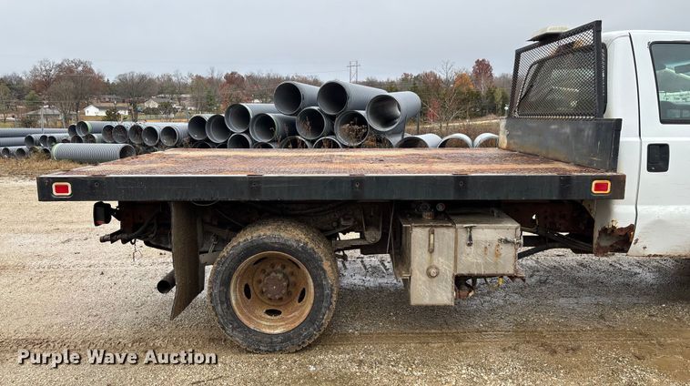 image for item ED2407 2006 Ford F550 XL Super Duty flatbed truck