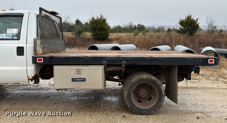image for item ED2407 2006 Ford F550 XL Super Duty flatbed truck