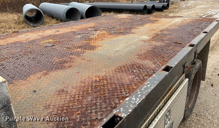 image for item ED2407 2006 Ford F550 XL Super Duty flatbed truck