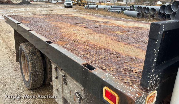 image for item ED2407 2006 Ford F550 XL Super Duty flatbed truck