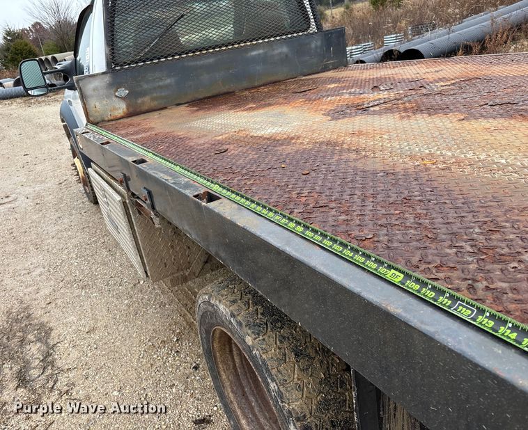 image for item ED2407 2006 Ford F550 XL Super Duty flatbed truck