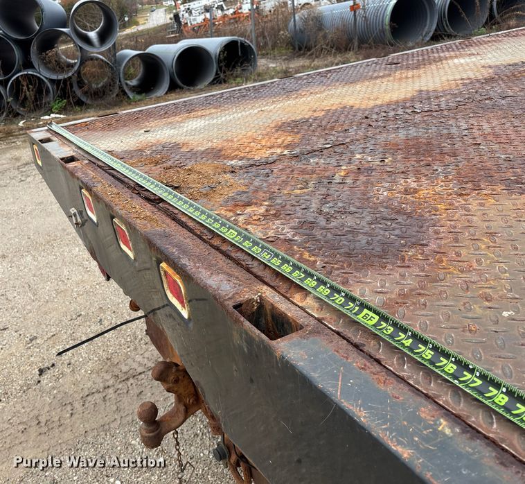 image for item ED2407 2006 Ford F550 XL Super Duty flatbed truck