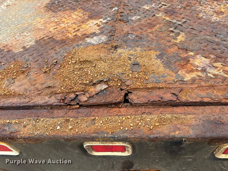 image for item ED2407 2006 Ford F550 XL Super Duty flatbed truck