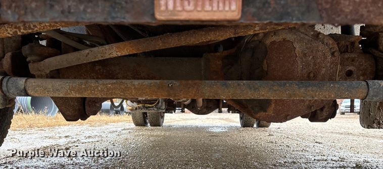 image for item ED2407 2006 Ford F550 XL Super Duty flatbed truck