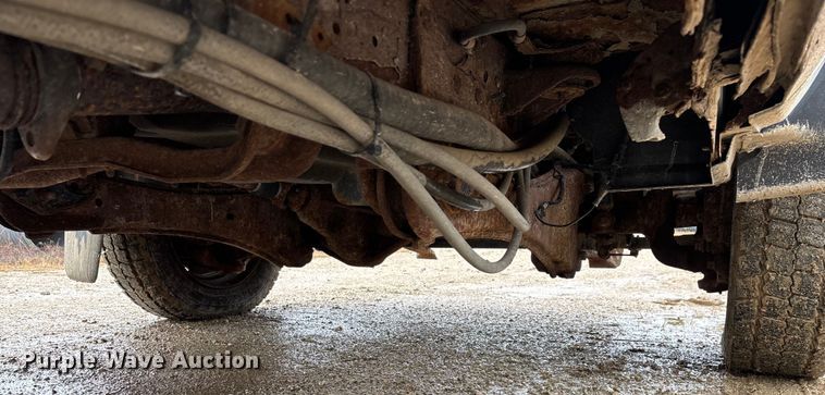 image for item ED2407 2006 Ford F550 XL Super Duty flatbed truck