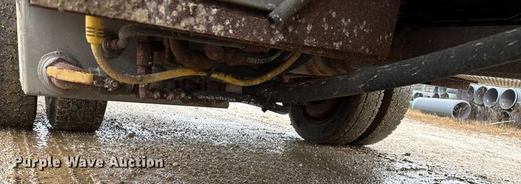 image for item ED2407 2006 Ford F550 XL Super Duty flatbed truck