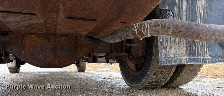 image for item ED2407 2006 Ford F550 XL Super Duty flatbed truck