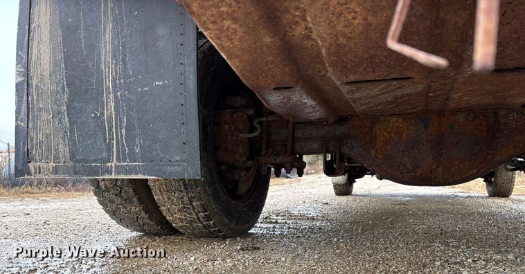 image for item ED2407 2006 Ford F550 XL Super Duty flatbed truck