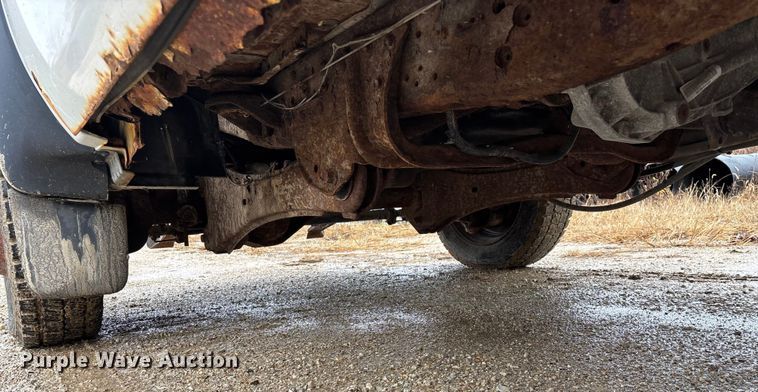 image for item ED2407 2006 Ford F550 XL Super Duty flatbed truck