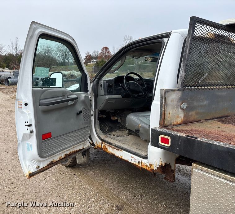image for item ED2407 2006 Ford F550 XL Super Duty flatbed truck