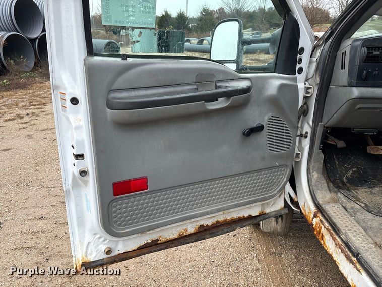 image for item ED2407 2006 Ford F550 XL Super Duty flatbed truck