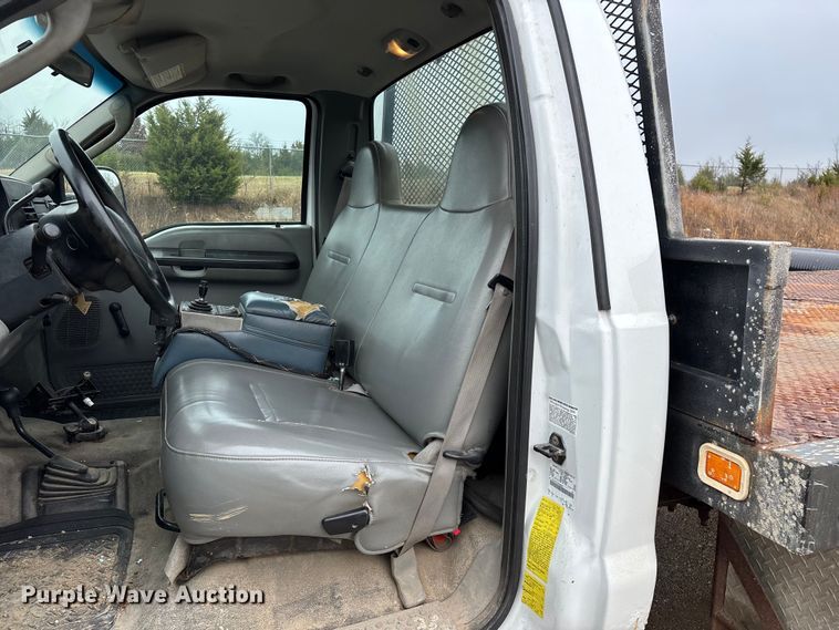image for item ED2407 2006 Ford F550 XL Super Duty flatbed truck