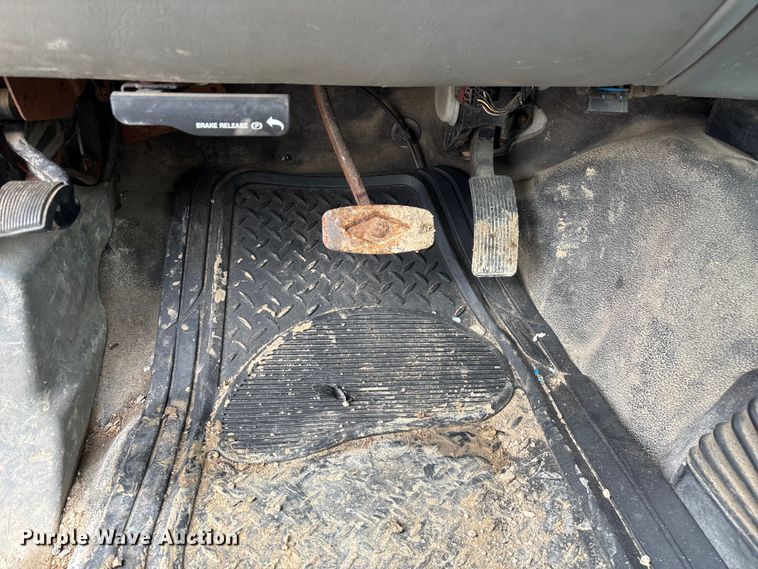 image for item ED2407 2006 Ford F550 XL Super Duty flatbed truck