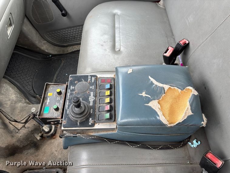 image for item ED2407 2006 Ford F550 XL Super Duty flatbed truck