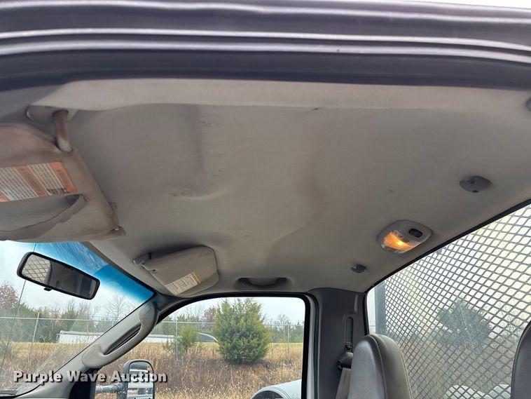 image for item ED2407 2006 Ford F550 XL Super Duty flatbed truck