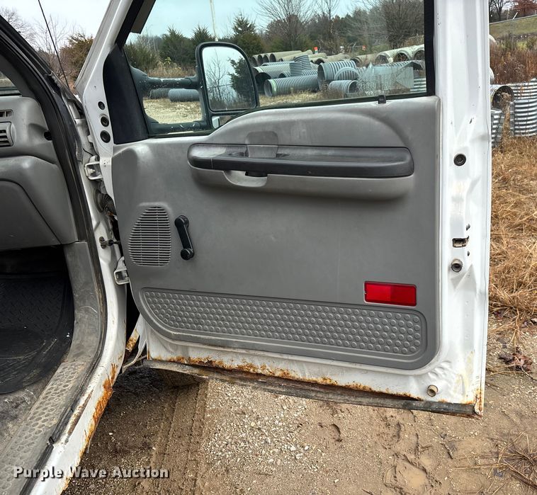 image for item ED2407 2006 Ford F550 XL Super Duty flatbed truck