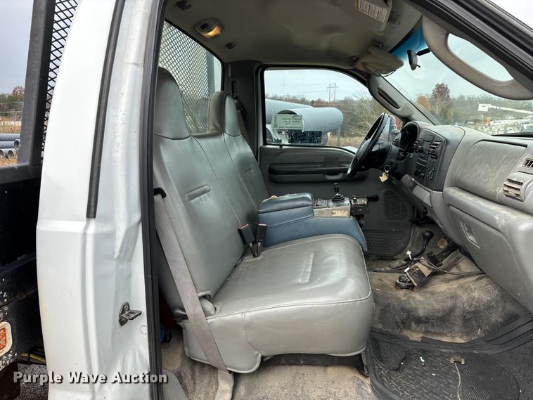 image for item ED2407 2006 Ford F550 XL Super Duty flatbed truck