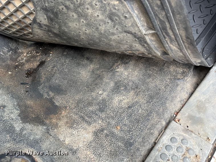 image for item ED2407 2006 Ford F550 XL Super Duty flatbed truck