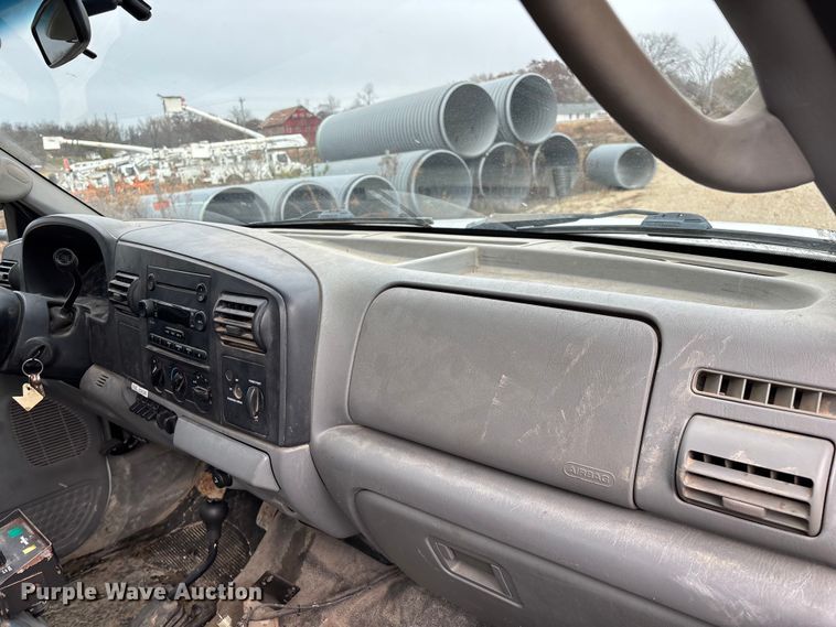 image for item ED2407 2006 Ford F550 XL Super Duty flatbed truck