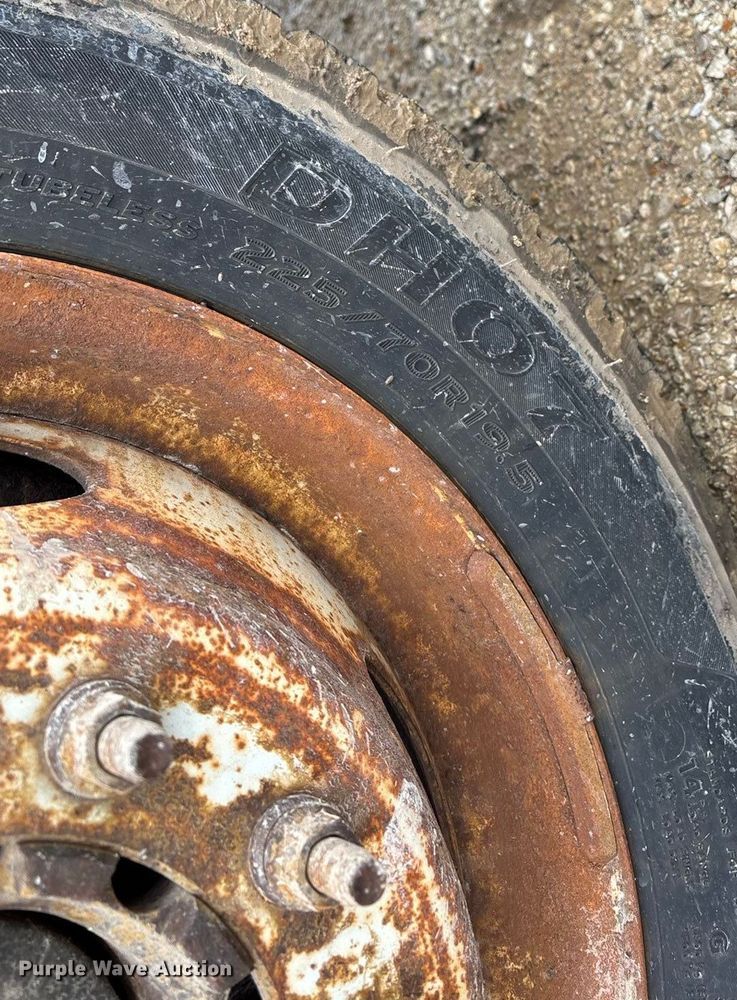 image for item ED2407 2006 Ford F550 XL Super Duty flatbed truck