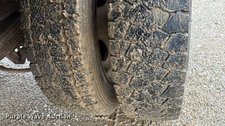 image for item ED2407 2006 Ford F550 XL Super Duty flatbed truck