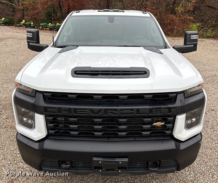 image for item ED2412 2020 Chevrolet Silverado 3500HD flatbed pickup truck