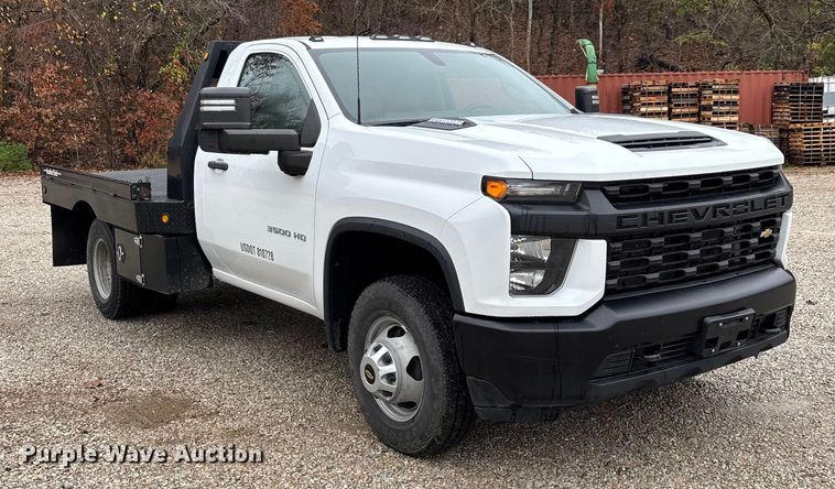 image for item ED2412 2020 Chevrolet Silverado 3500HD flatbed pickup truck