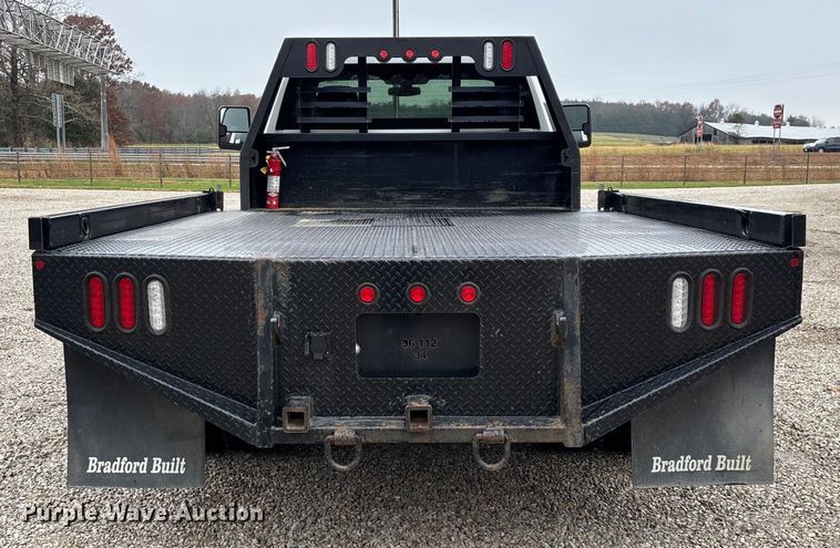 image for item ED2412 2020 Chevrolet Silverado 3500HD flatbed pickup truck