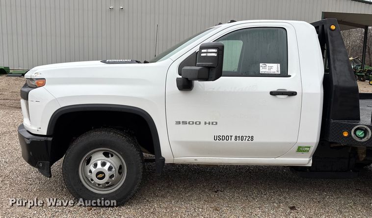 image for item ED2412 2020 Chevrolet Silverado 3500HD flatbed pickup truck