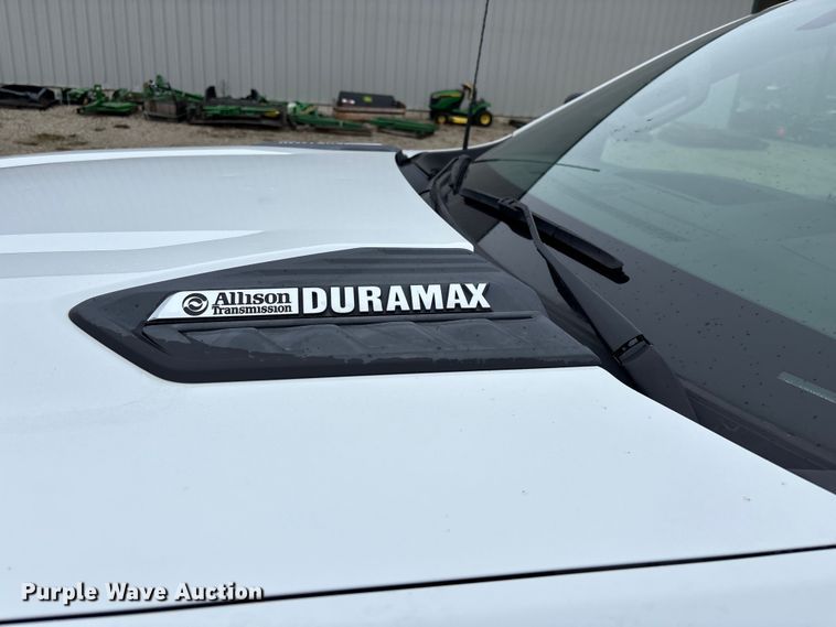 image for item ED2412 2020 Chevrolet Silverado 3500HD flatbed pickup truck