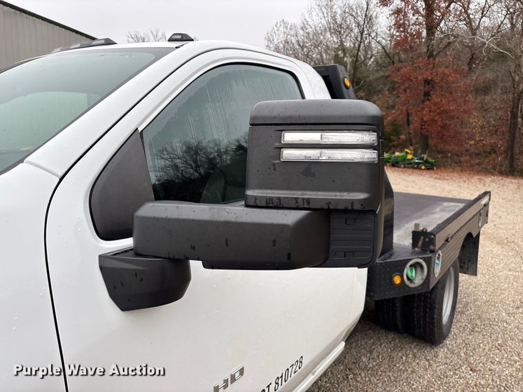 image for item ED2412 2020 Chevrolet Silverado 3500HD flatbed pickup truck