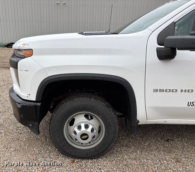 image for item ED2412 2020 Chevrolet Silverado 3500HD flatbed pickup truck