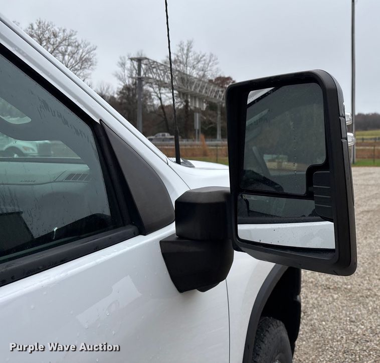 image for item ED2412 2020 Chevrolet Silverado 3500HD flatbed pickup truck