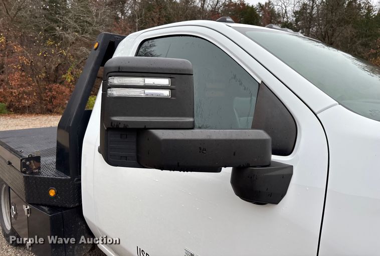 image for item ED2412 2020 Chevrolet Silverado 3500HD flatbed pickup truck