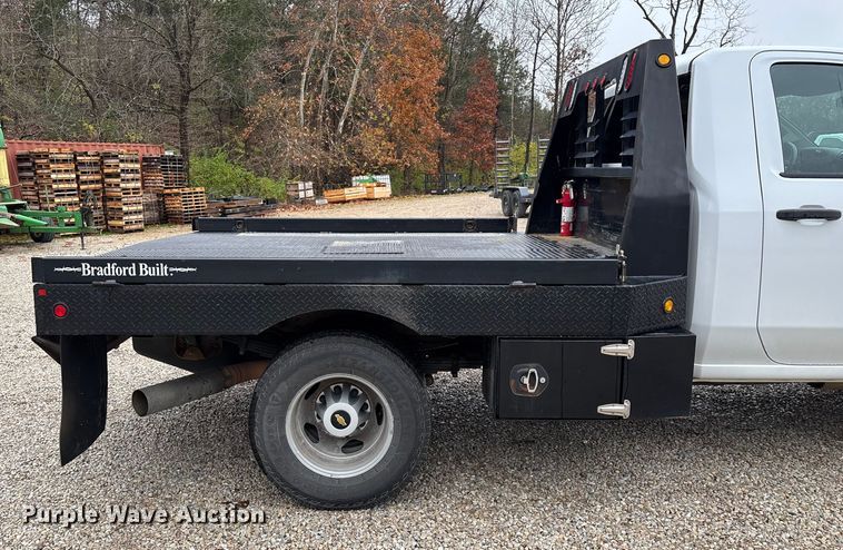 image for item ED2412 2020 Chevrolet Silverado 3500HD flatbed pickup truck