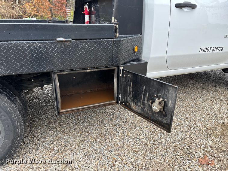 image for item ED2412 2020 Chevrolet Silverado 3500HD flatbed pickup truck