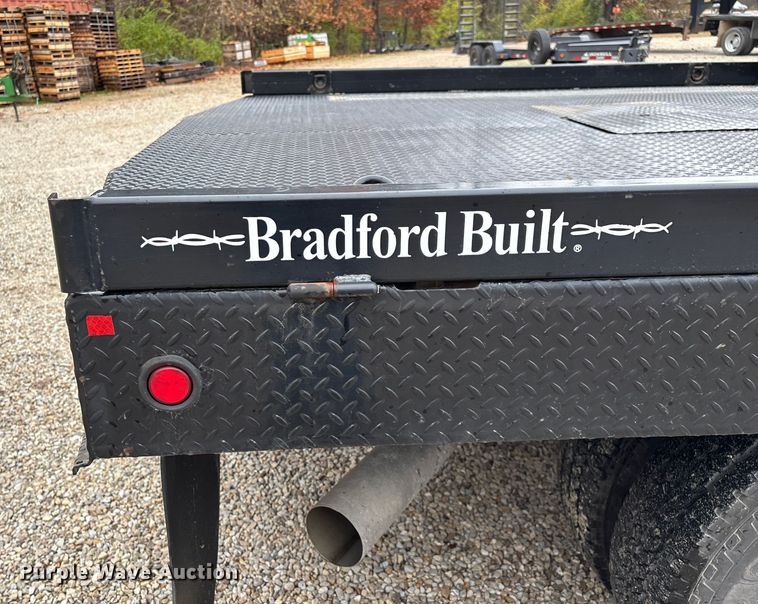 image for item ED2412 2020 Chevrolet Silverado 3500HD flatbed pickup truck