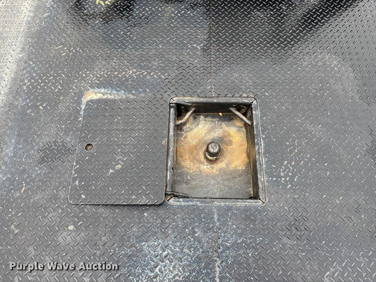 image for item ED2412 2020 Chevrolet Silverado 3500HD flatbed pickup truck