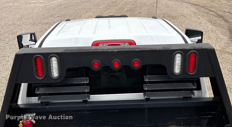 image for item ED2412 2020 Chevrolet Silverado 3500HD flatbed pickup truck