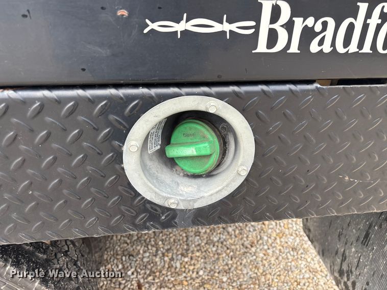 image for item ED2412 2020 Chevrolet Silverado 3500HD flatbed pickup truck