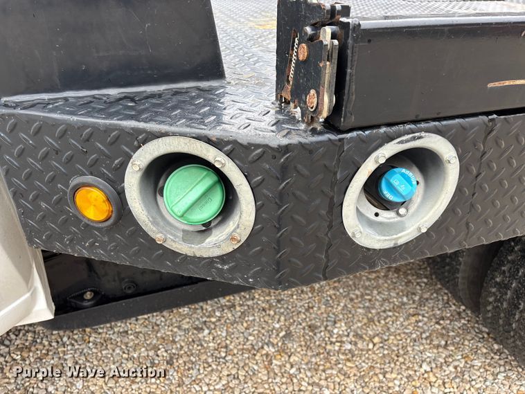 image for item ED2412 2020 Chevrolet Silverado 3500HD flatbed pickup truck