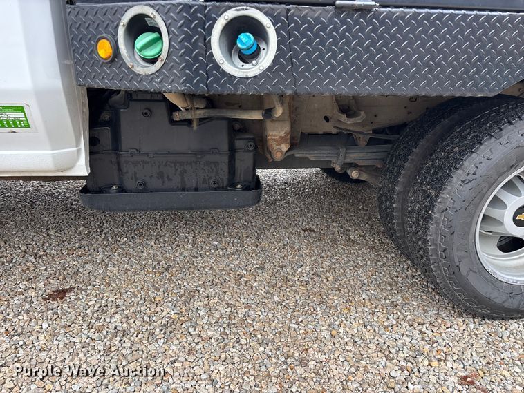 image for item ED2412 2020 Chevrolet Silverado 3500HD flatbed pickup truck