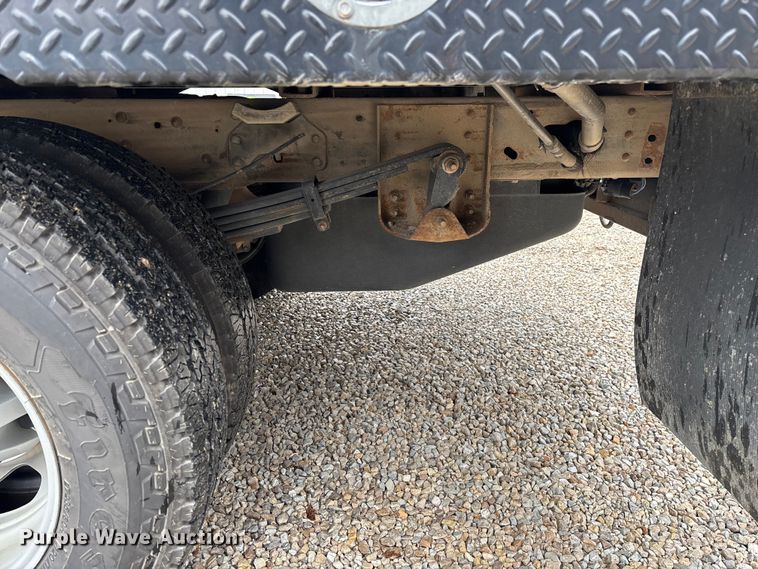 image for item ED2412 2020 Chevrolet Silverado 3500HD flatbed pickup truck