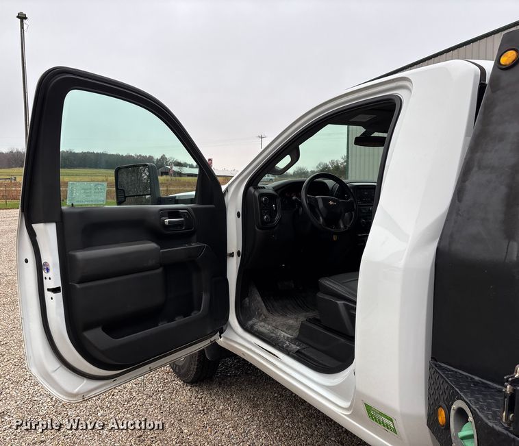 image for item ED2412 2020 Chevrolet Silverado 3500HD flatbed pickup truck