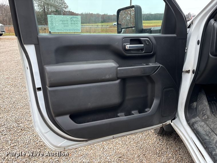 image for item ED2412 2020 Chevrolet Silverado 3500HD flatbed pickup truck