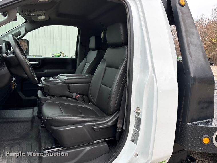 image for item ED2412 2020 Chevrolet Silverado 3500HD flatbed pickup truck