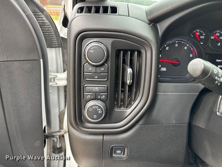 image for item ED2412 2020 Chevrolet Silverado 3500HD flatbed pickup truck