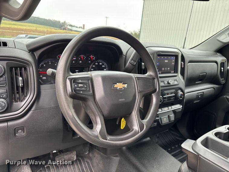 image for item ED2412 2020 Chevrolet Silverado 3500HD flatbed pickup truck