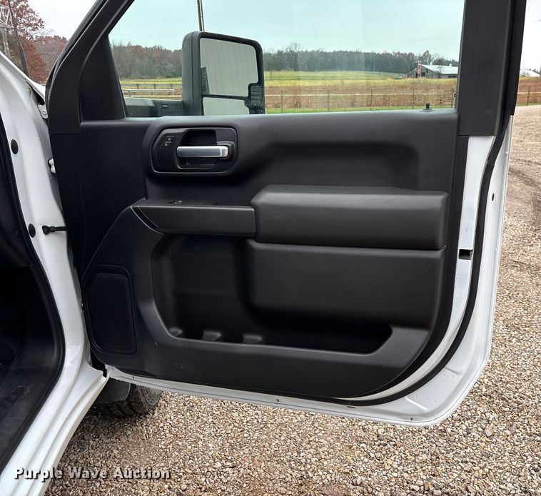 image for item ED2412 2020 Chevrolet Silverado 3500HD flatbed pickup truck