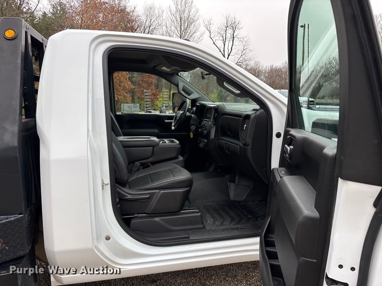 image for item ED2412 2020 Chevrolet Silverado 3500HD flatbed pickup truck